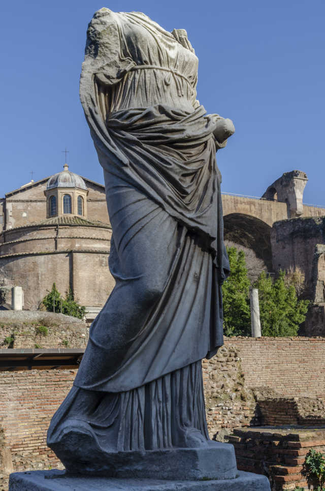 71 - Italia - Roma - Foro Romano - Casa de Las Vestales